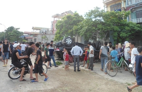 Vụ 'xe điên' hất người lên nóc nhà qua lời nhân chứng