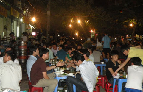 Quán bia hơi Hà Nội kiếm 50 triệu/ngày
