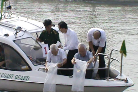 Thả cá xuống kênh Nhiêu Lộc, Tàu Hũ