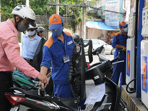 Lại kêu lỗ, xăng dầu muốn tăng giá