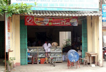 Khống chế công an xã, cướp 5 cây vàng