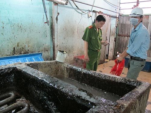 Những hình ảnh rùng rợn về công nghệ làm sạch lòng heo