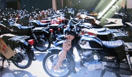 Qua mặt cảnh sát: Chơi xe độc không giấy tờ