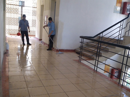 Sinh viên đánh thầy giáo bất tỉnh ngay trong trường