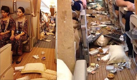 Cận cảnh hỗn loạn khi máy bay rơi tự do