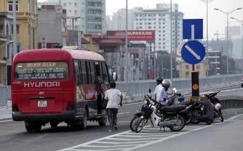 Hà Nội mạnh tay xử lý 'lùm xùm' tại các bến xe