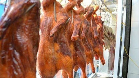 Vịt quay 'gia truyền': Thơm bóng, căng giòn nhờ hóa chất