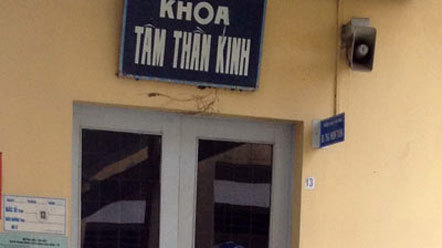 Bác sĩ rủ nữ sinh xem phim sex rồi sàm sỡ