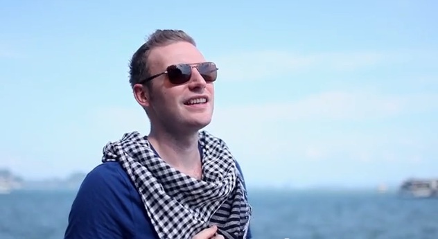 Chàng trai Tây hát Hello Hạ Long gây bão