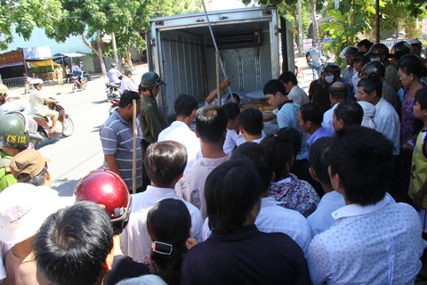 Đau đớn đón thi thể các giáo viên bị nạn