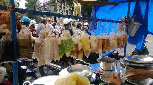 Porn Pics Sài Gòn: Bán bánh cam, kiếm gần 1