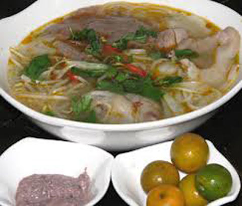 Đầu độc mỗi sáng với bún huỳnh quang
