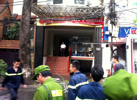 Hà Nội: Cháy lớn ở tòa nhà 141 Bà Triệu