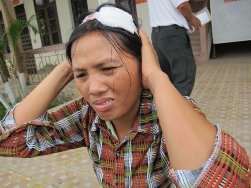 Mâu thuẫn, cả hai mẹ con bị đánh