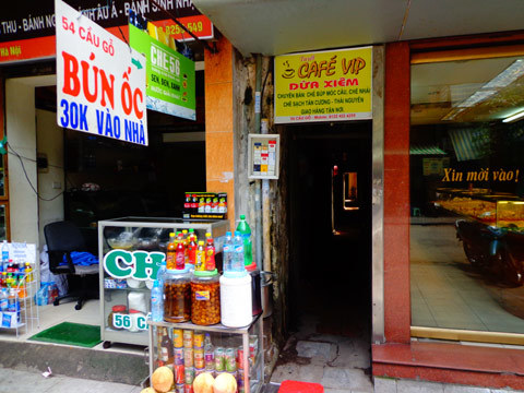 Những con hẻm rộng 1m, bán đủ thứ tại Hà Nội