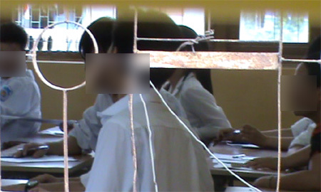 Hình ảnh tiêu cực trong phòng thi tốt nghiệp 2013