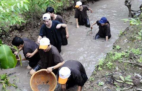 Trẻ thành phố hào hứng với kỳ nghỉ hè ở quê