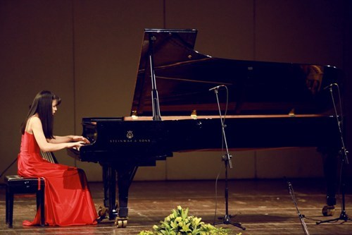 Mona Asuka chơi Tarantella (Liszt)