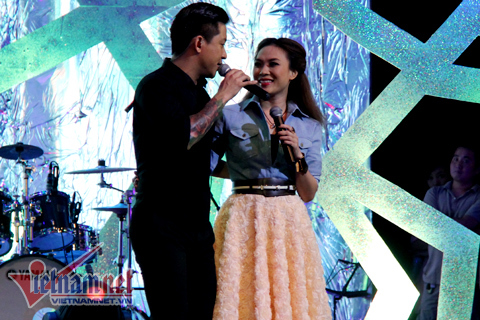 Mỹ Tâm song ca với Tuấn Hưng 