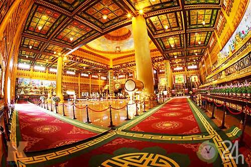 Lung linh đền thờ dát vàng giá ngàn tỷ tại Việt Nam