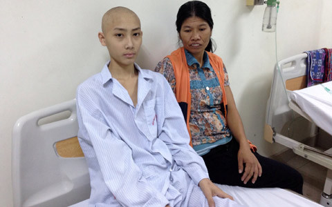 Nước mắt mẹ kế chăm con chồng bị ung thư máu