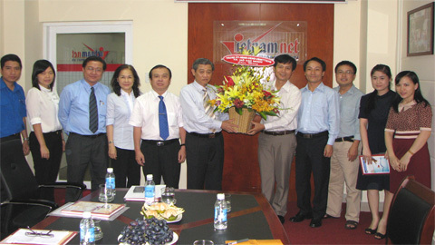 Phó Chủ tịch TP.HCM thăm VietNamNet