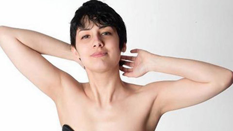 Cô gái có vòng eo 40,7 cm nhờ mặc áo nịt