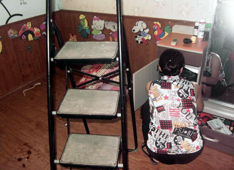 Nghẹt thở cứu cháu bé bị bố dùng súng khống chế