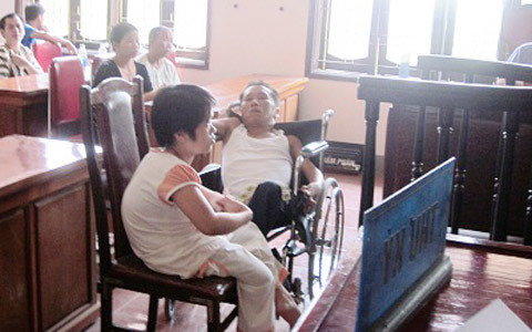 2 chú cháu tàn tật rủ nhau buôn ma túy