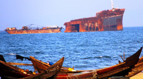 4 thợ lặn chết ngạt khi trục vớt tàu chìm