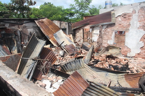 Cãi nhau với người tình rồi đốt nhà mình