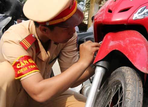 Sang tên xe qua nhiều đời chủ như thế nào?