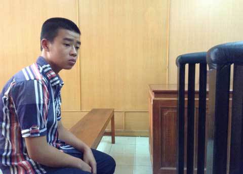 Nam sinh ném “bom xăng” vào lớp học lĩnh án