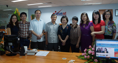 Thứ trưởng TT&TT chúc VietNamNet vững tay bút