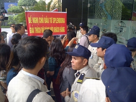 Nhà đất thời kiện cáo, lôi nhau ra tòa