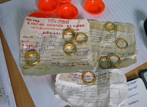 Chân dung 'ôsin' ăn cắp tiền chủ, có 4 sổ tiết kiệm