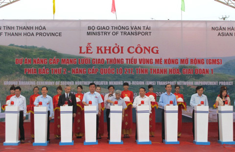 Khởi công dự án nâng cấp QL nối Việt Nam - Lào