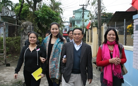 Đại sứ và Hoa hậu đang ở đâu?