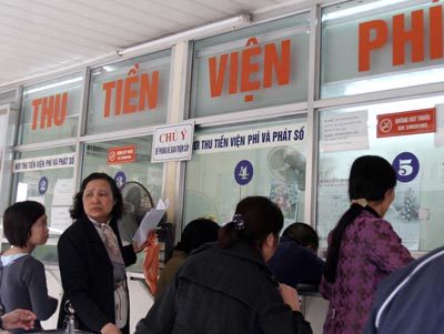 Lạ kì hóa đơn viện phí vừa xuất lại thu luôn