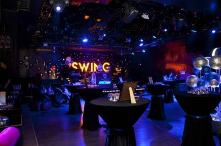 Trà Ngọc Hằng ‘tìm kho báu’ trong tiệc đêm thời thượng