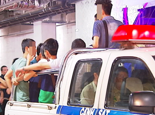 Kiểm tra 2 quán bar, cà phê nhạy cảm ở Sài Gòn