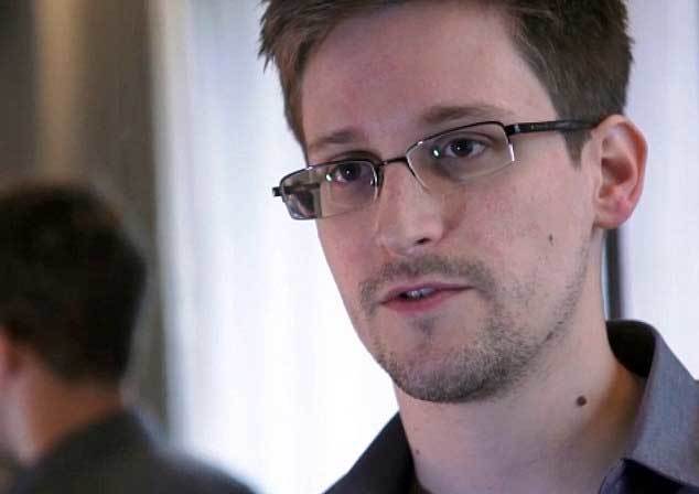 Chuyên cơ Tổng thống Bolivia bị ép hạ cánh vì Snowden