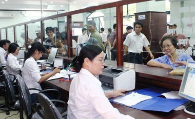 Công chức dành nửa thời gian đi học