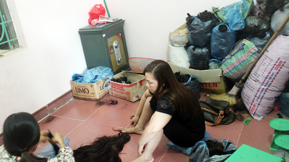 Cai tóc xuyên lục địa, cả làng giàu to