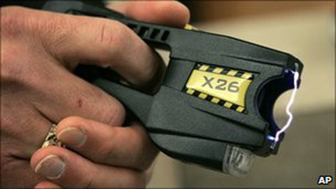 Đưa bạn gái vào nhà nghỉ 