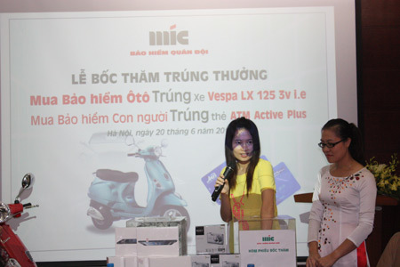 Khách hàng thứ 2 mua bảo hiểm trúng xe máy Vespa