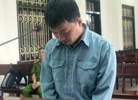 Xét xử cựu cảnh sát dâm ô trẻ em