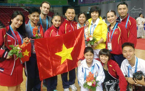 Khánh Thi, Chí Anh cùng khoe tin vui