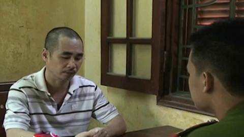 Cận mặt kẻ cuồng dâm với bạn gái suốt đêm