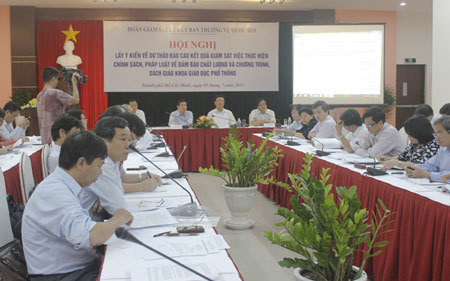 Mổ xẻ vấn nạn 'nặng dạy chữ'